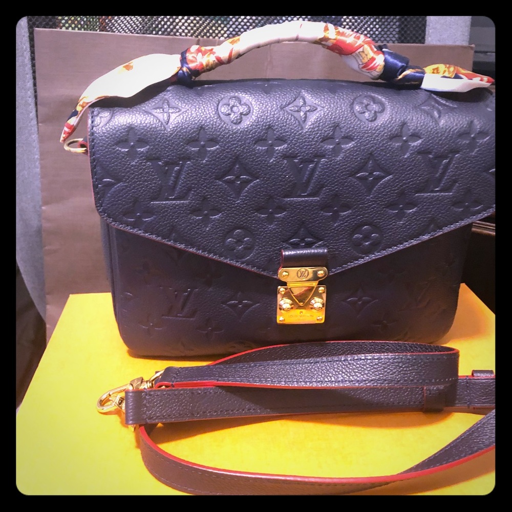 Sold! Authentic louis vuitton pochette metis